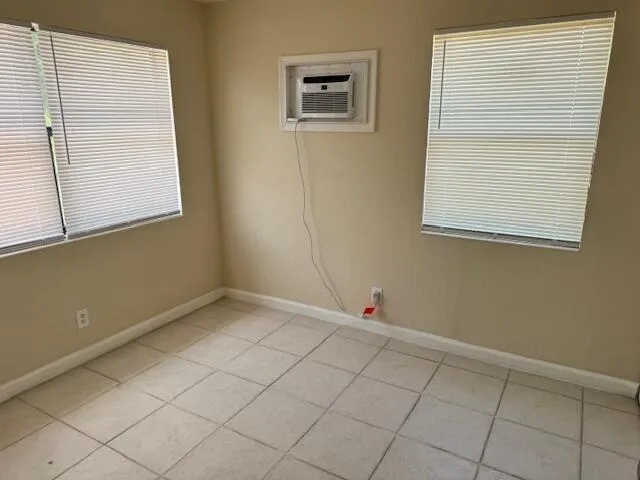 $295,000 | 5707 Briarwood Avenue, Mangonia Park, FL 33407