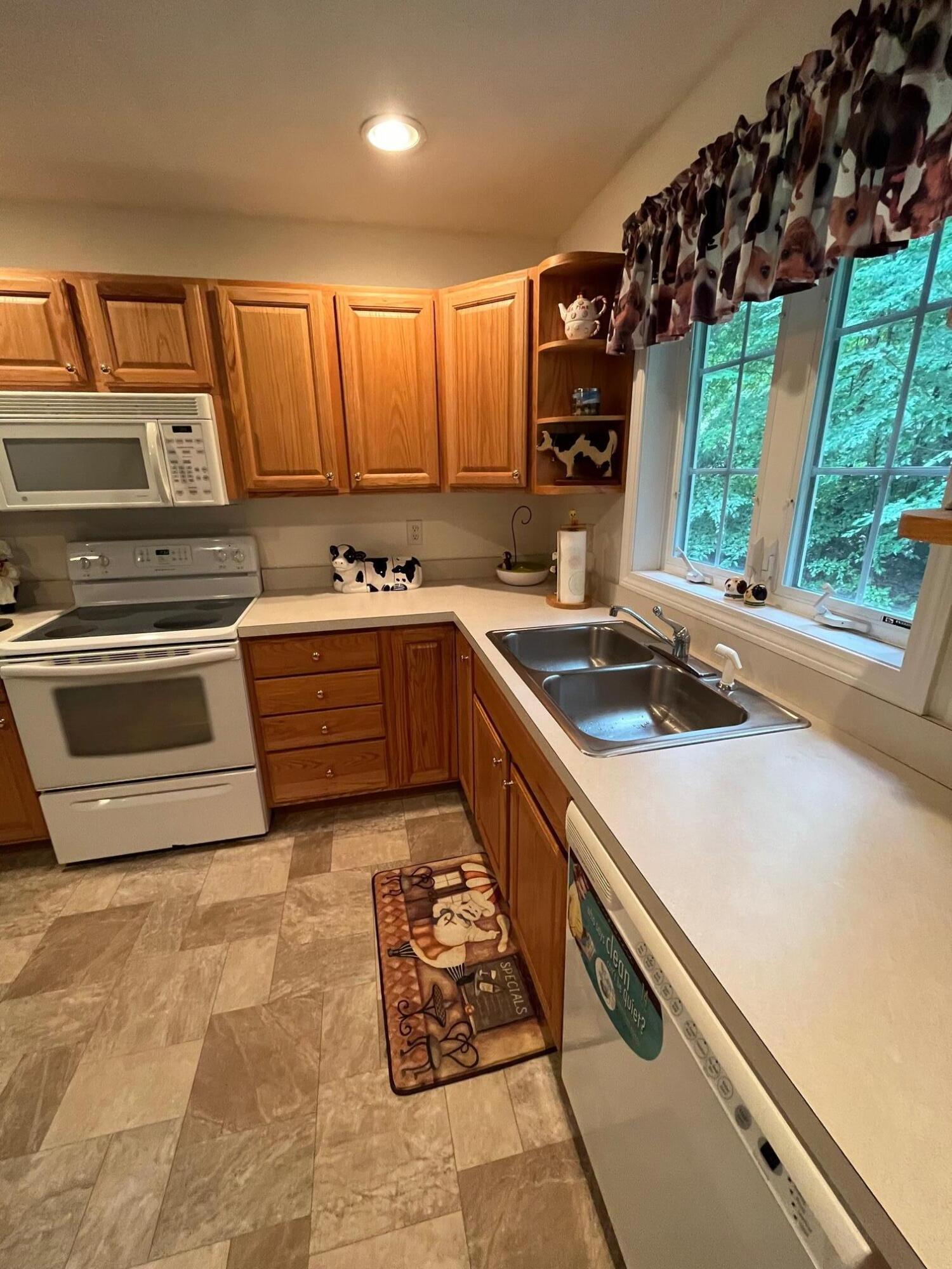 4 Gingerbread Lane York, ME 03909 - Photo 5 of 16 another good kit