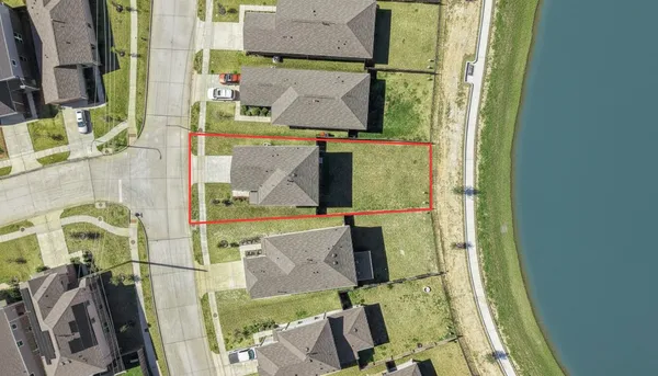 walk in closet with window