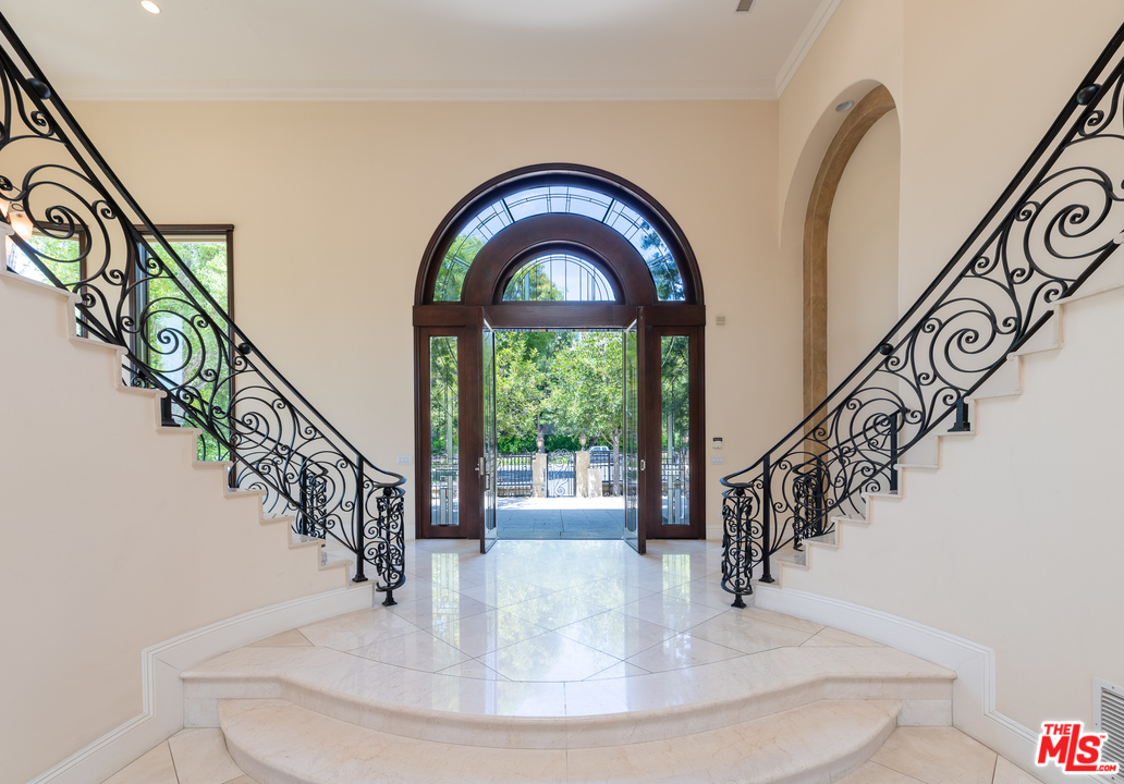 2129 Queensborough Lane, Los Angeles, CA 90077 Compass