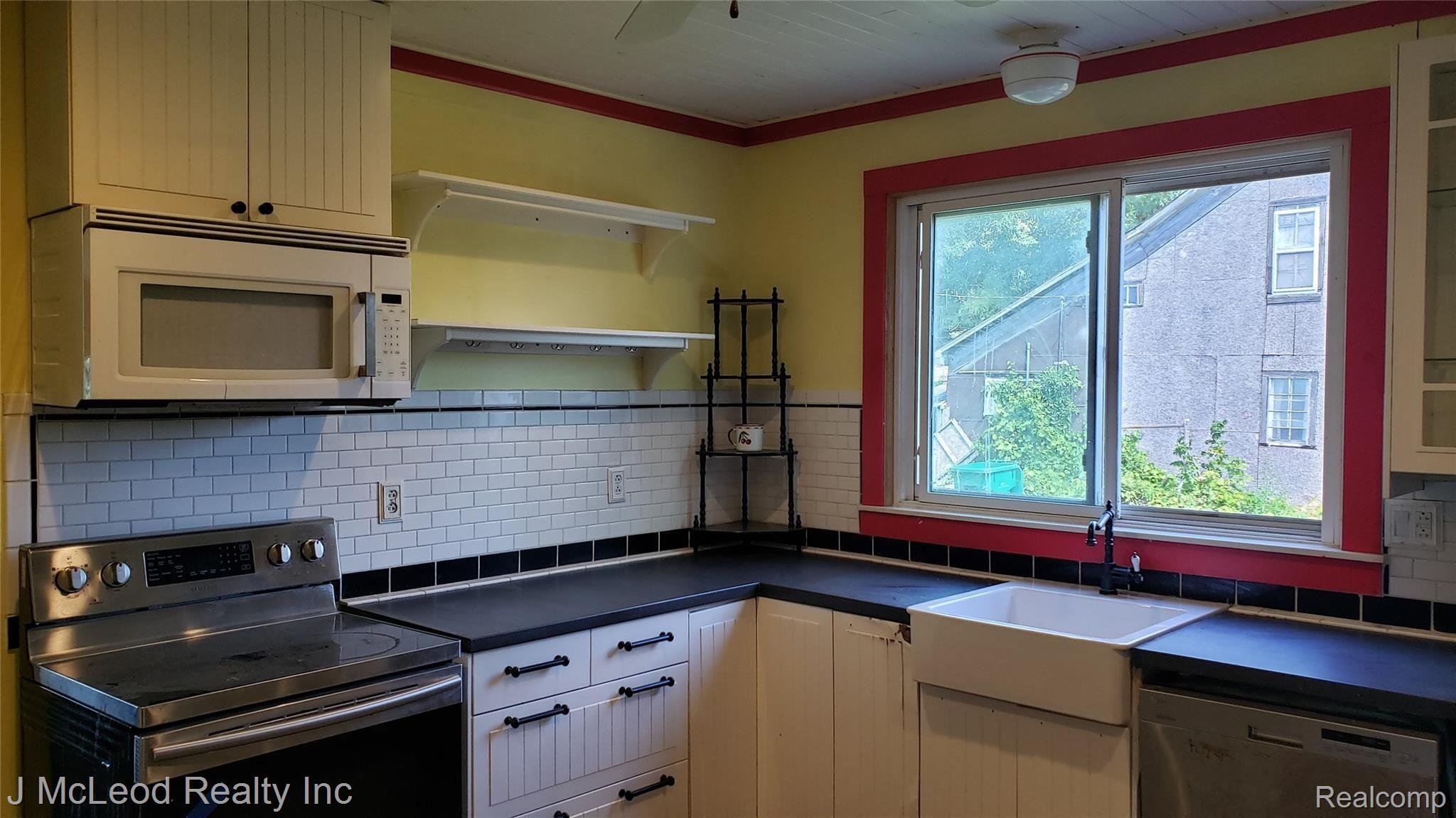 5684 Waterman Road Vassar, MI 48768 - Photo 5 of 7 kitchen.jpg