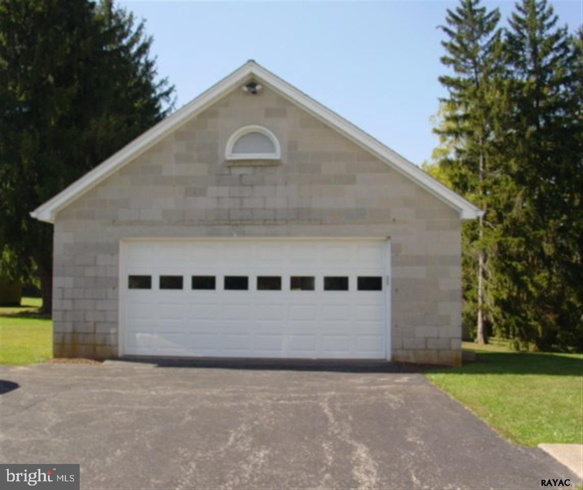 3250 Bull Road York, PA 17315 - Photo 4 of 36 Gallery Image 4
