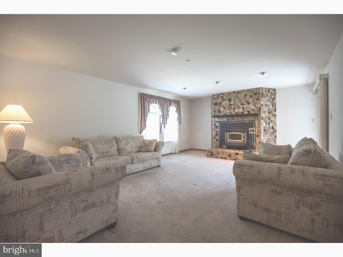90 Patty Bowker Road Vincentown, NJ 08088 - Photo 3 of 25 Living Room