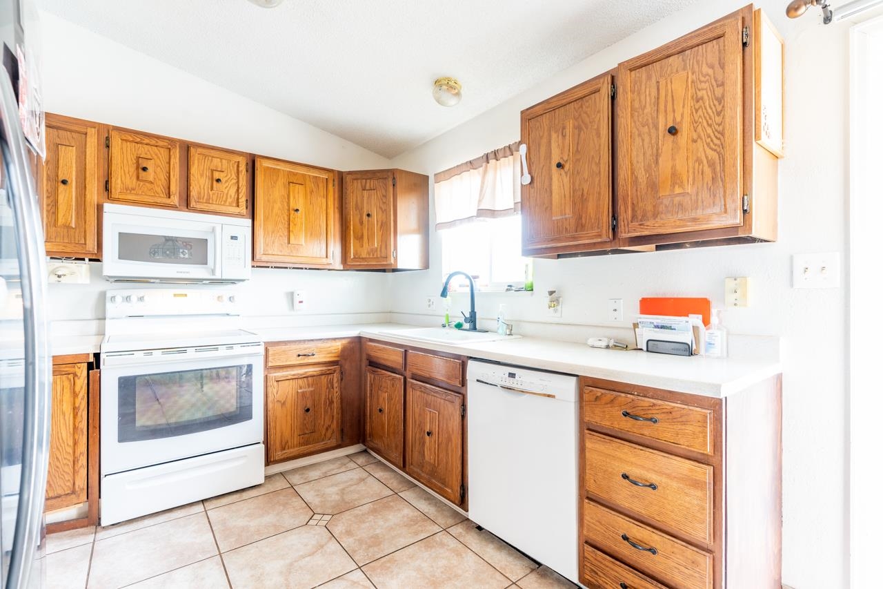 612 Oxbow Road Grand Junction, CO 81504 - Photo 2 of 24 Gallery Image 2