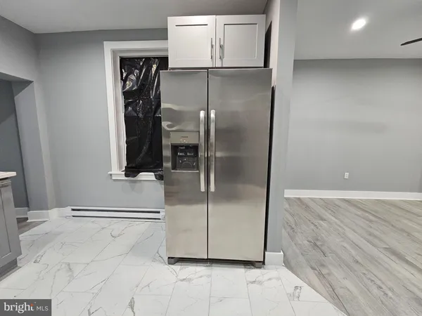 an empty room with wooden floor and mirror