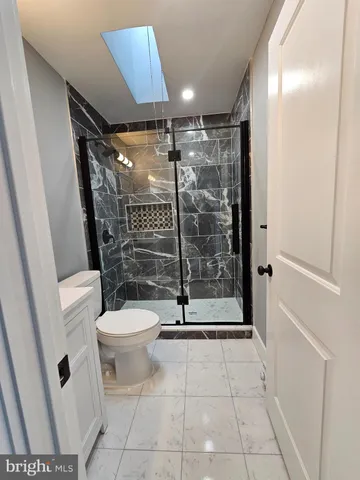 a bathroom with a toilet and a shower