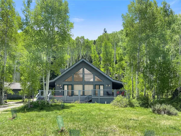 a house that is sitting in the forest