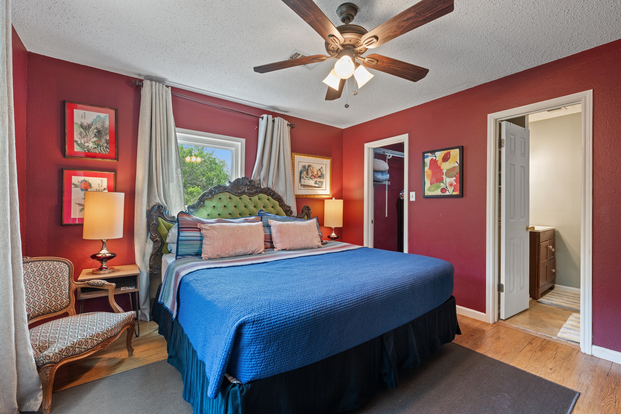 12932 Nutty Brown Road Austin, TX 78737 - Photo 24 of 40 Roadrunner - Spacious primary bedroom offering comfort and privacy.