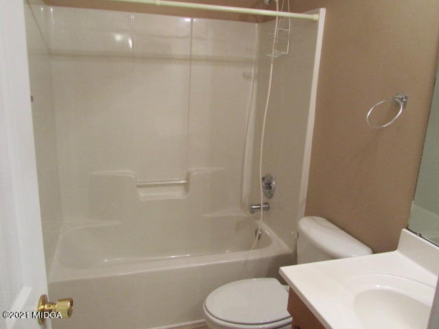 1383 Hamlin Road Lizella, GA 31052 - Photo 12 of 15 a bathroom with a toilet and a bath tub