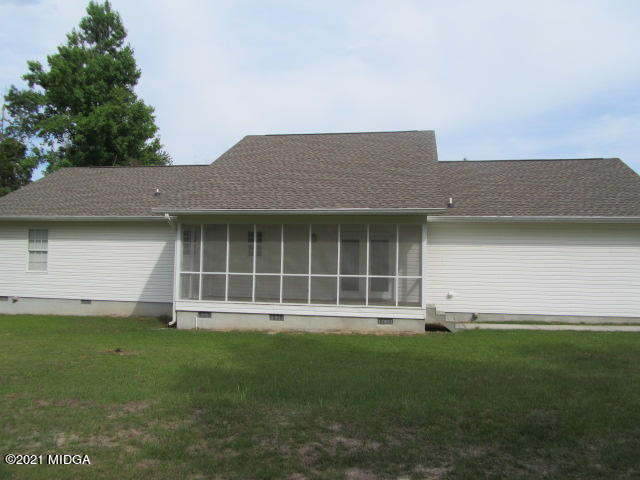 1383 Hamlin Road Lizella, GA 31052 - Photo 3 of 15 a large tree in front of a house