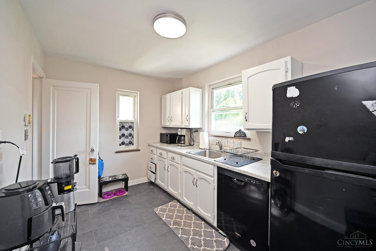1244 Sutton Road Cincinnati, OH 45230 - Photo 14 of 35