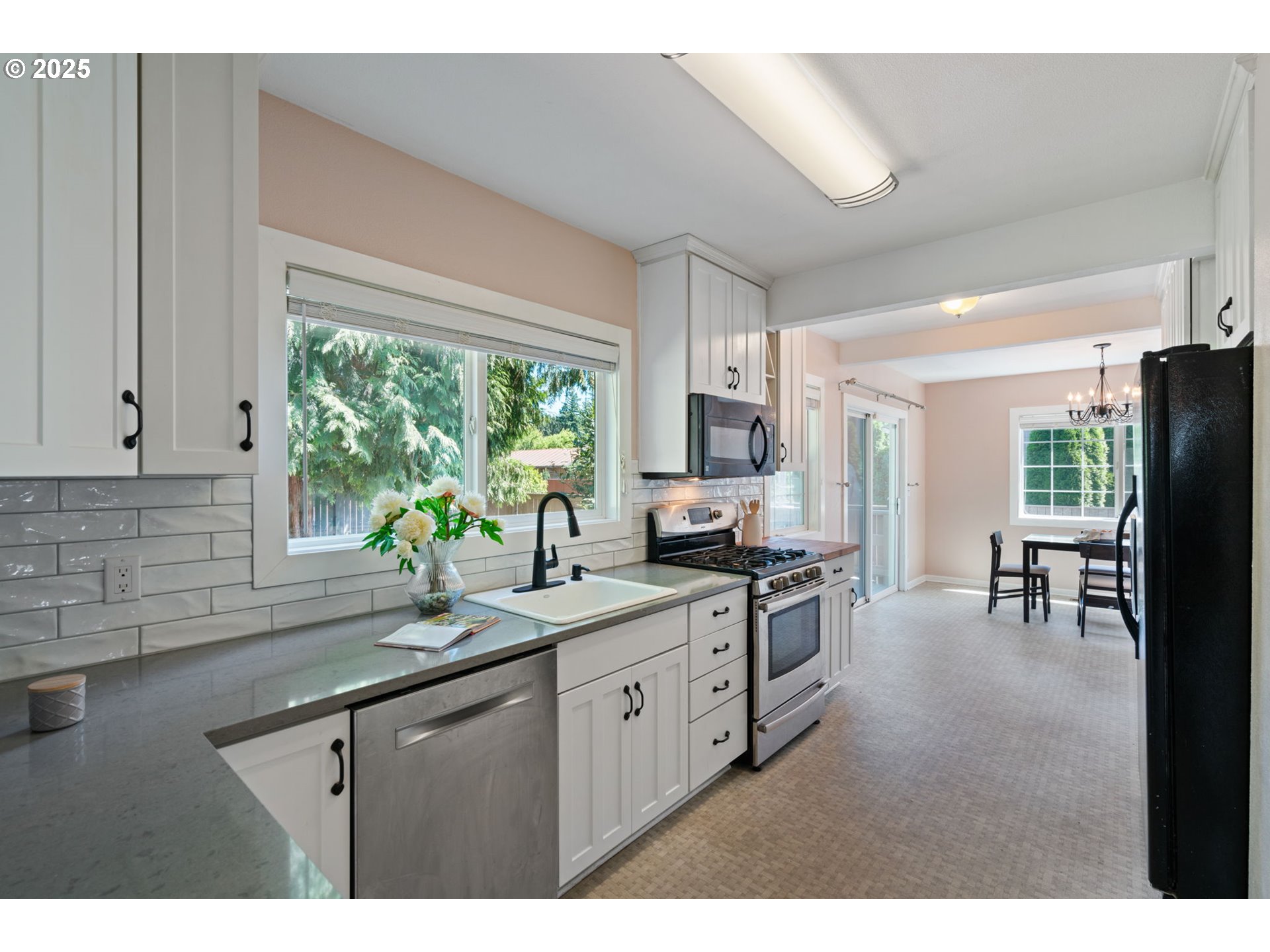7510 Southwest Mapleleaf Street Portland, OR 97223 - Photo 13 of 48 Gallery Image 13