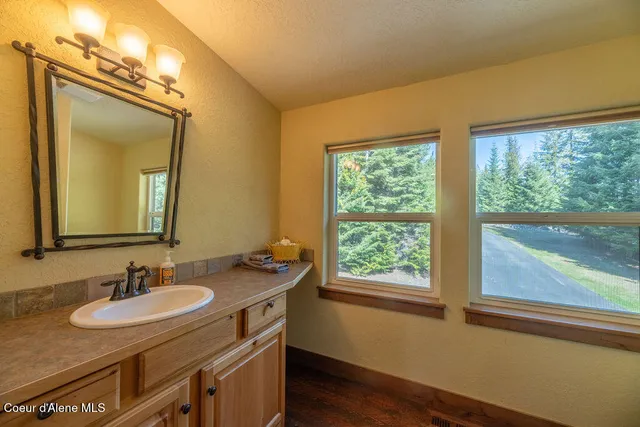 $1,095,000 | 131 Long Drive, Priest Lake, ID 83856