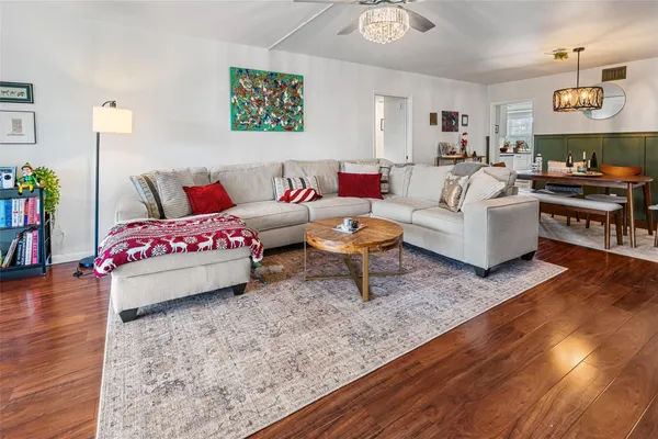 $2,799 | 3930 Oaks Clubhouse Drive, Unit 304, Pompano Beach, FL 33069