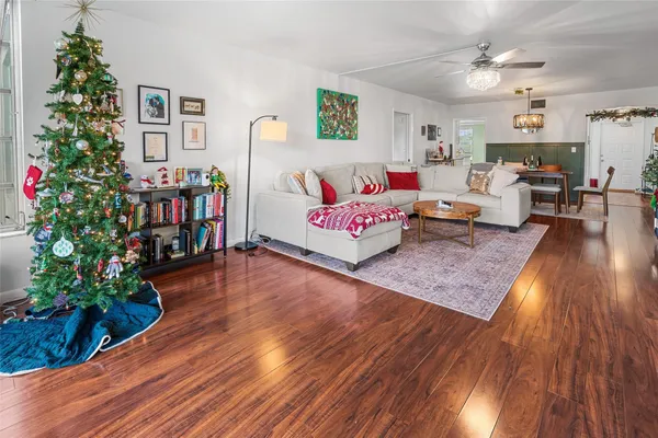 $2,799 | 3930 Oaks Clubhouse Drive, Unit 304, Pompano Beach, FL 33069