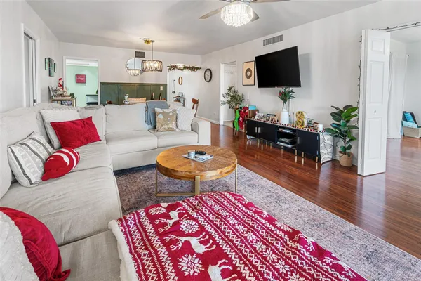 $2,799 | 3930 Oaks Clubhouse Drive, Unit 304, Pompano Beach, FL 33069