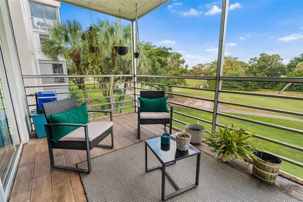 $2,799 | 3930 Oaks Clubhouse Drive, Unit 304, Pompano Beach, FL 33069