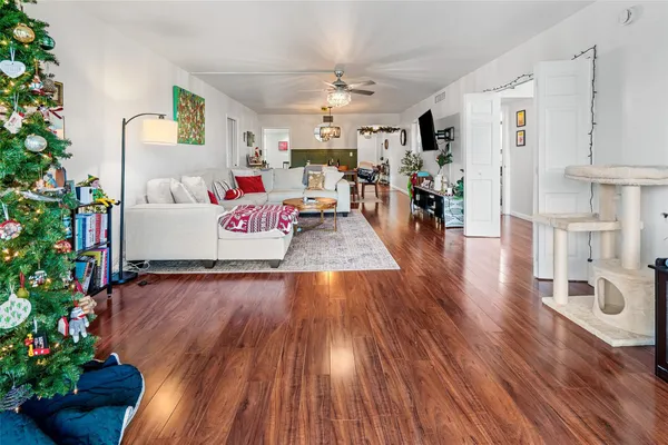 $2,799 | 3930 Oaks Clubhouse Drive, Unit 304, Pompano Beach, FL 33069