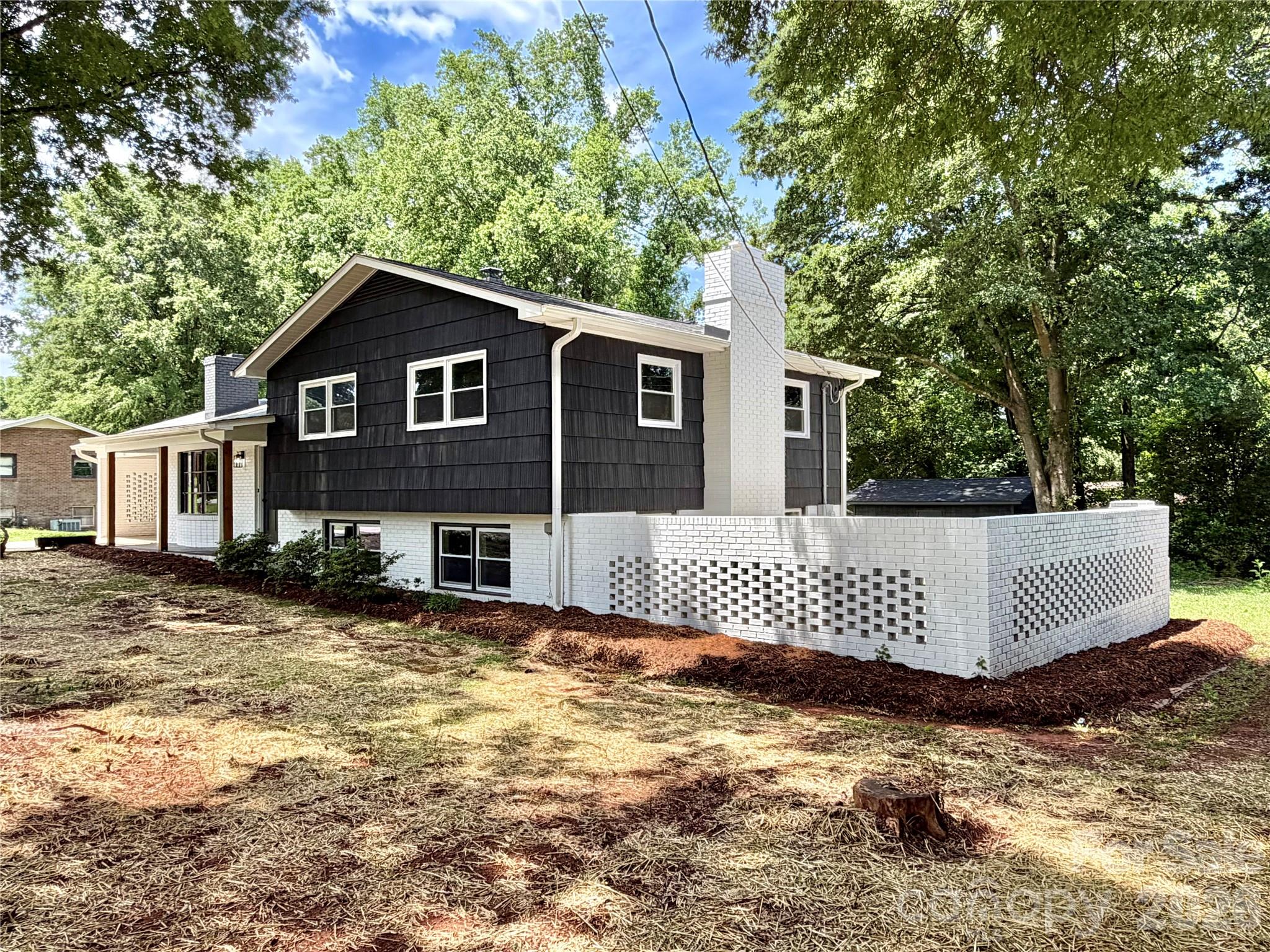 303 Deal Avenue Conover, NC 28613 - Photo 3 of 33