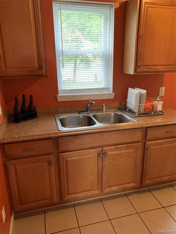 4924 Howe Road Wayne, MI 48184 - Photo 5 of 10