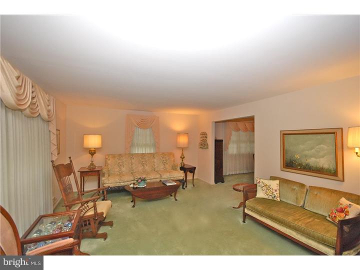 215 Pearl Croft Road Cherry Hill, NJ 08034 - Photo 4 of 25 Gallery Image 4