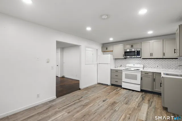 $2,200 | 21 North Spring Street, Unit 1, Ansonia, CT 06401