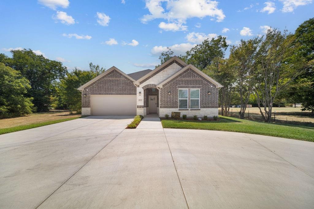 4519 Rosehill Road Garland, TX 75043 - Photo 3 of 40 Gallery Image 3