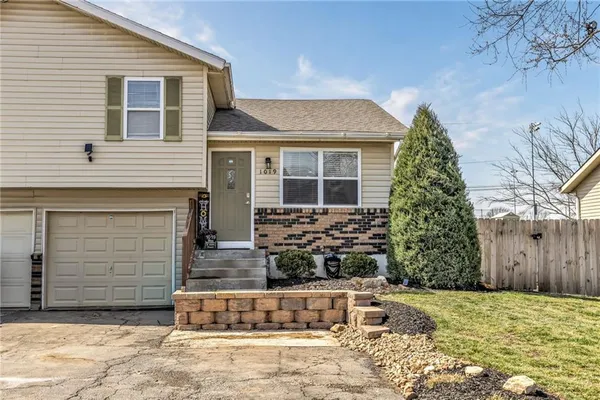 $255,000 | 1019 North Jan-Mar Drive, Olathe, KS 66061