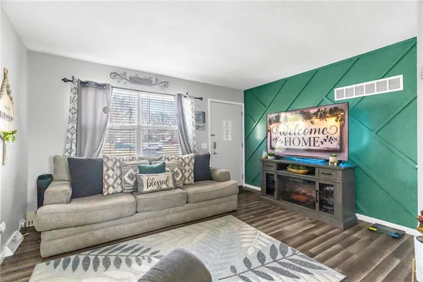 $255,000 | 1019 North Jan-Mar Drive, Olathe, KS 66061