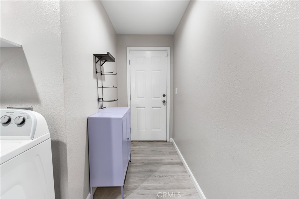 944 West 18th Street Merced, CA 95340 - Photo 19 of 34 a bathroom with a sink and mirror