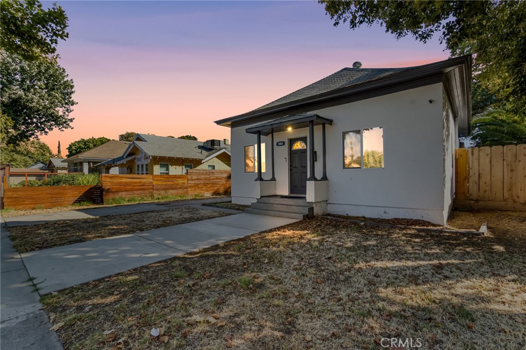 944 West 18th Street Merced, CA 95340 - Photo 30 of 34 a front view of a house with a yard