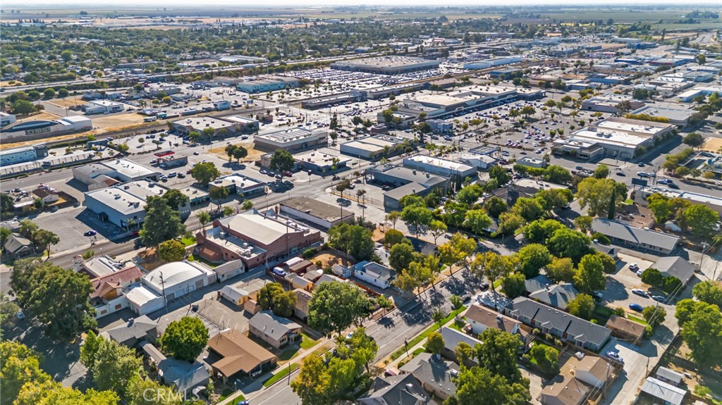 944 West 18th Street Merced, CA 95340 - Photo 33 of 34 an aerial view of residential houses with city view