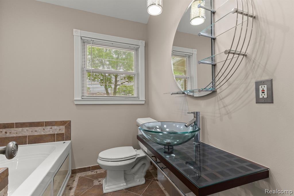 9280 Reeck Road Allen Park, MI 48101 - Photo 23 of 59