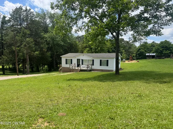 a view of a house with a backyard