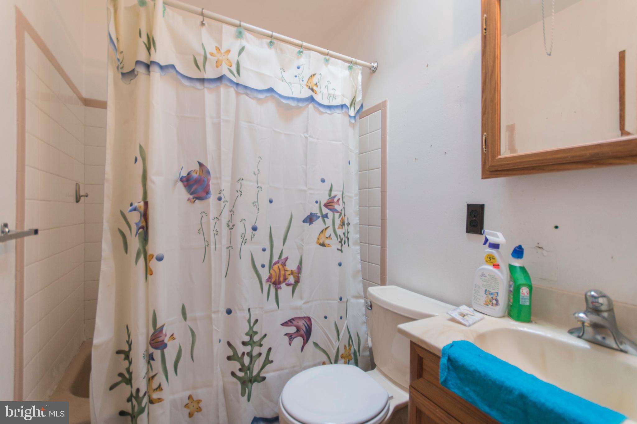 13051 Stevens Road Philadelphia, PA 19116 - Photo 15 of 30 Hall Bath