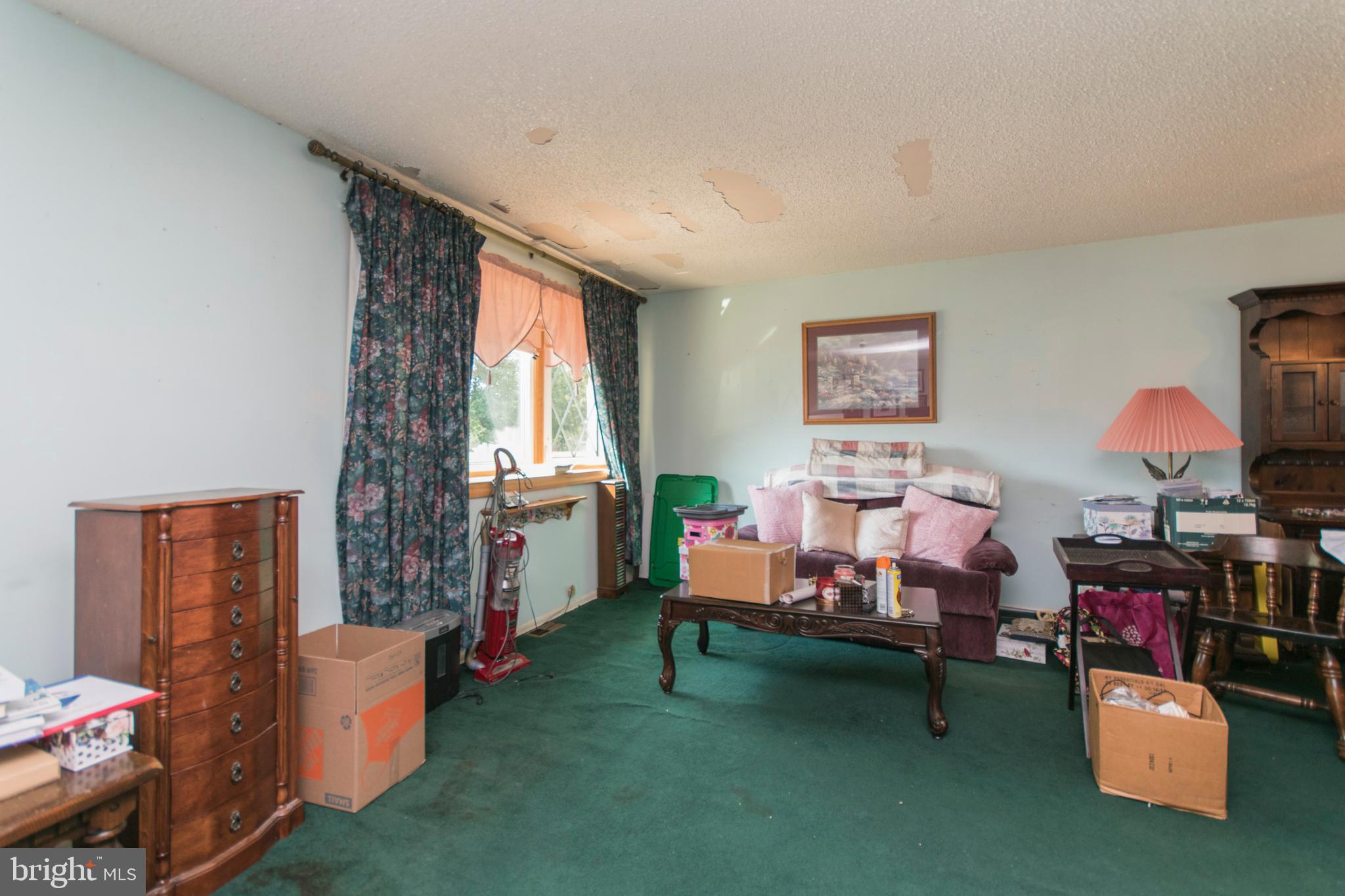 13051 Stevens Road Philadelphia, PA 19116 - Photo 6 of 30 Living Room