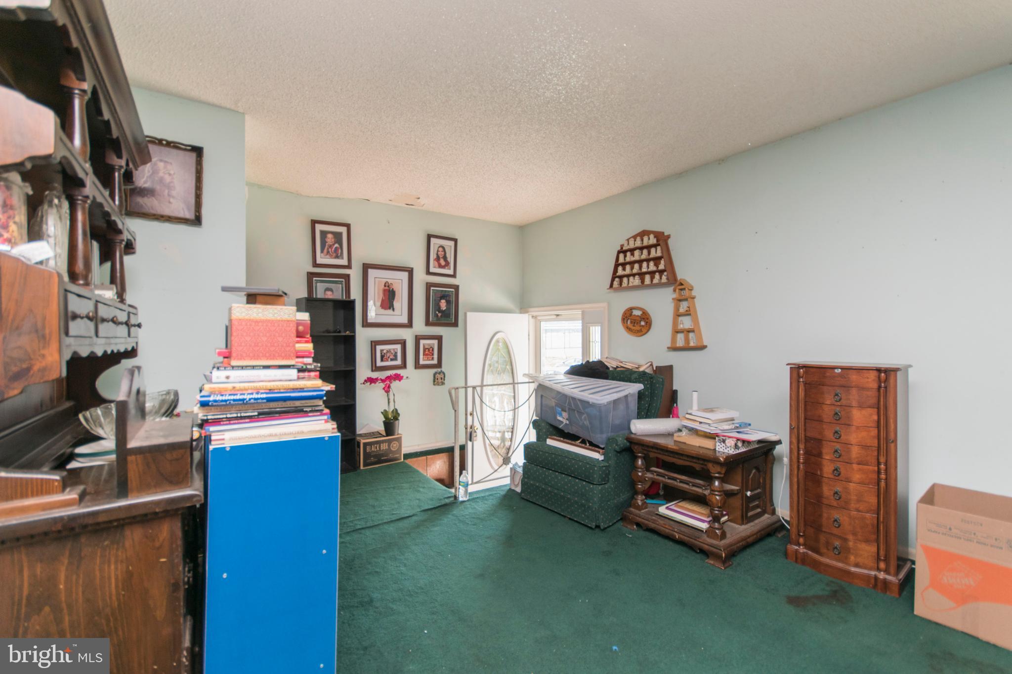 13051 Stevens Road Philadelphia, PA 19116 - Photo 8 of 30 Living Room