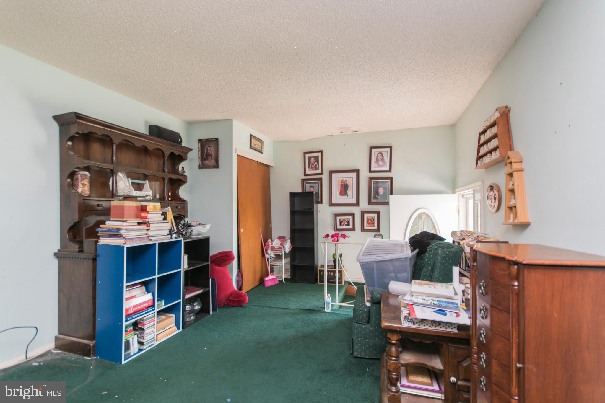 13051 Stevens Road Philadelphia, PA 19116 - Photo 9 of 30 Living Room