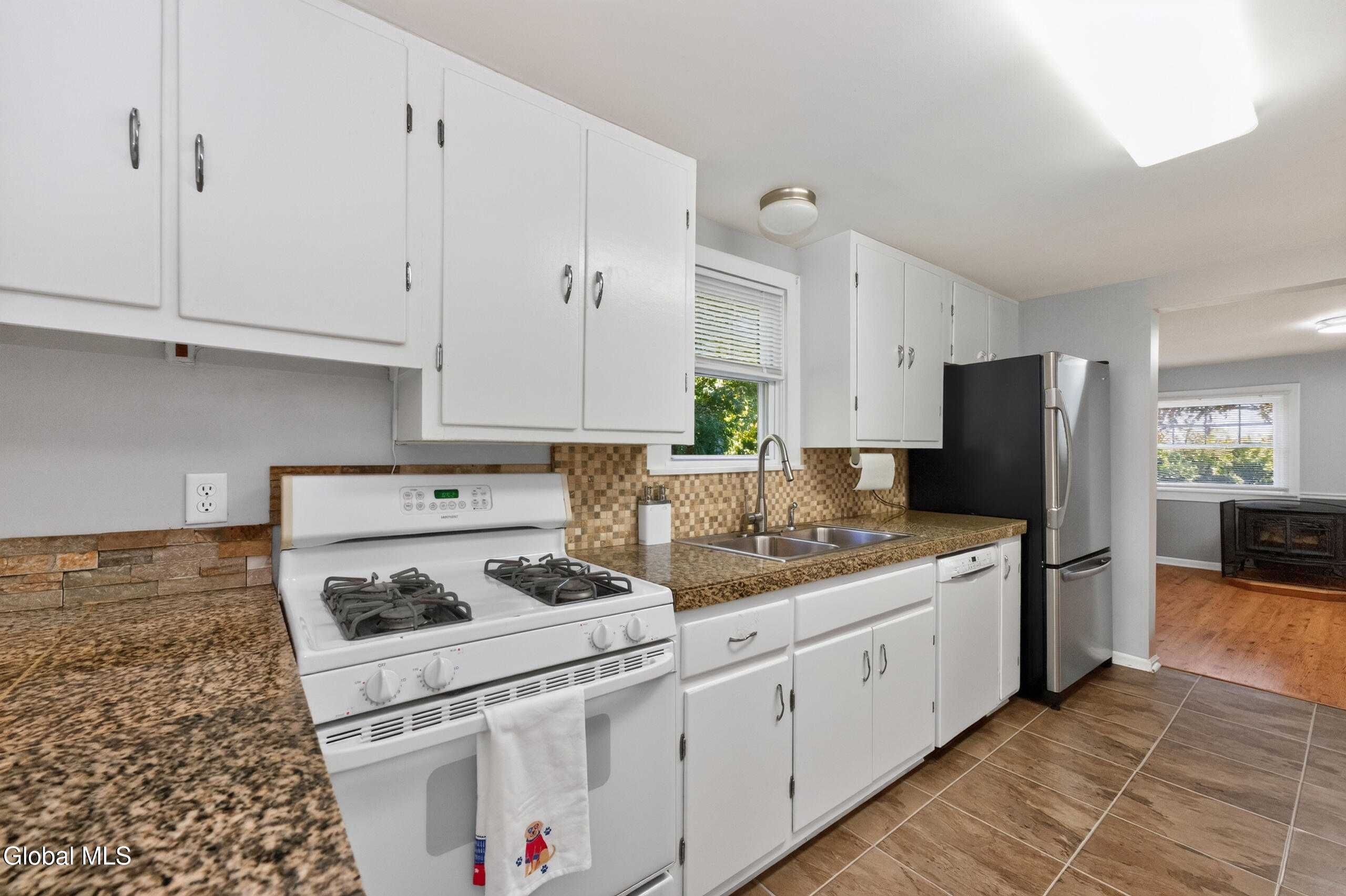 1059 Sacandaga Road Schenectady, NY 12302 - Photo 8 of 28 4 Kitchen 1