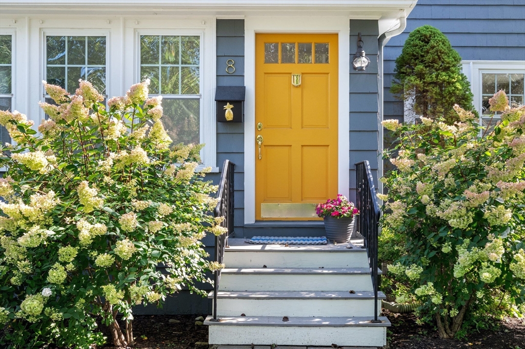 8 Old Salem Road Marblehead, MA 01945 - Photo 32 of 34 front view of a house