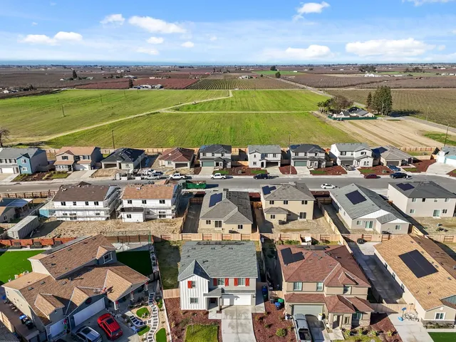 $489,990 | 889 South Philip Avenue, Fowler, CA 93625