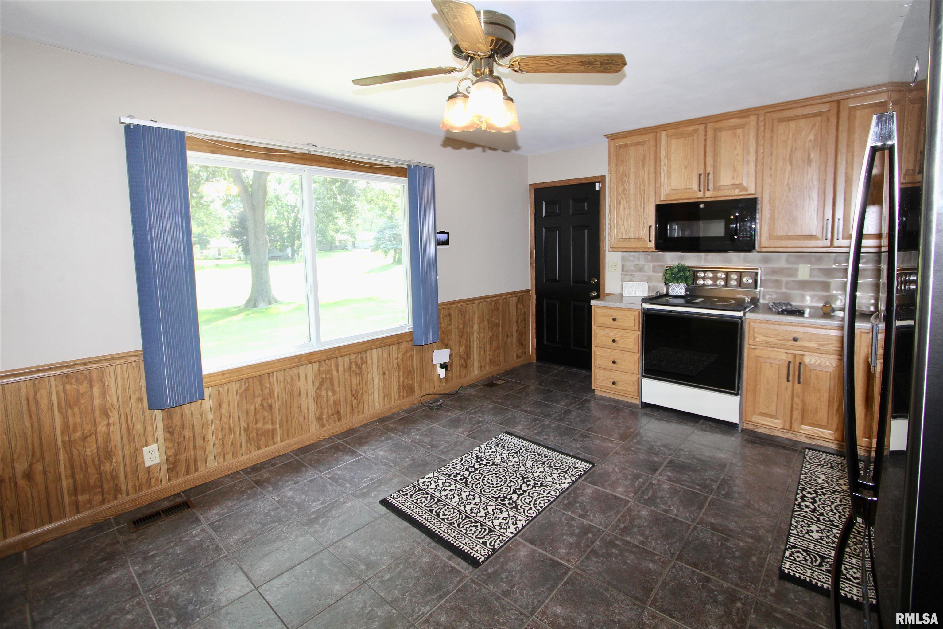 305 Beloit Road Marquette Heights, IL 61554 - Photo 11 of 83 Gallery Image 11