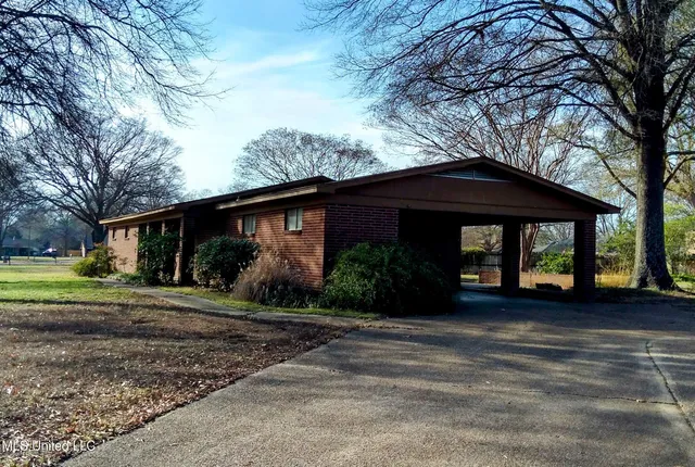 $179,500 | 311 South Mcarthur Circle, Indianola, MS 38751