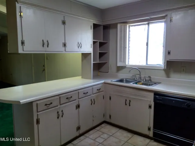 $179,500 | 311 South Mcarthur Circle, Indianola, MS 38751