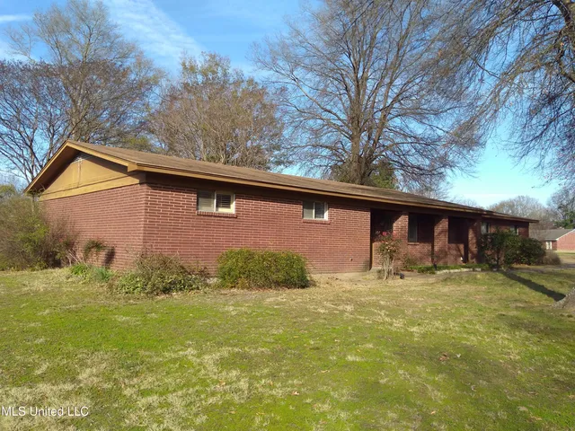 $179,500 | 311 South Mcarthur Circle, Indianola, MS 38751