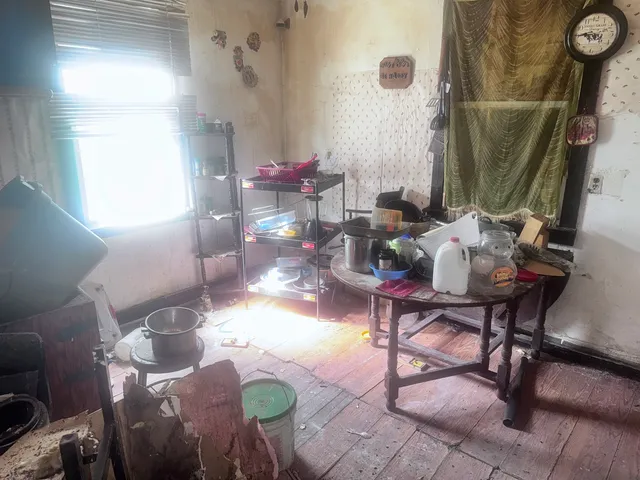 a living room filled with furniture