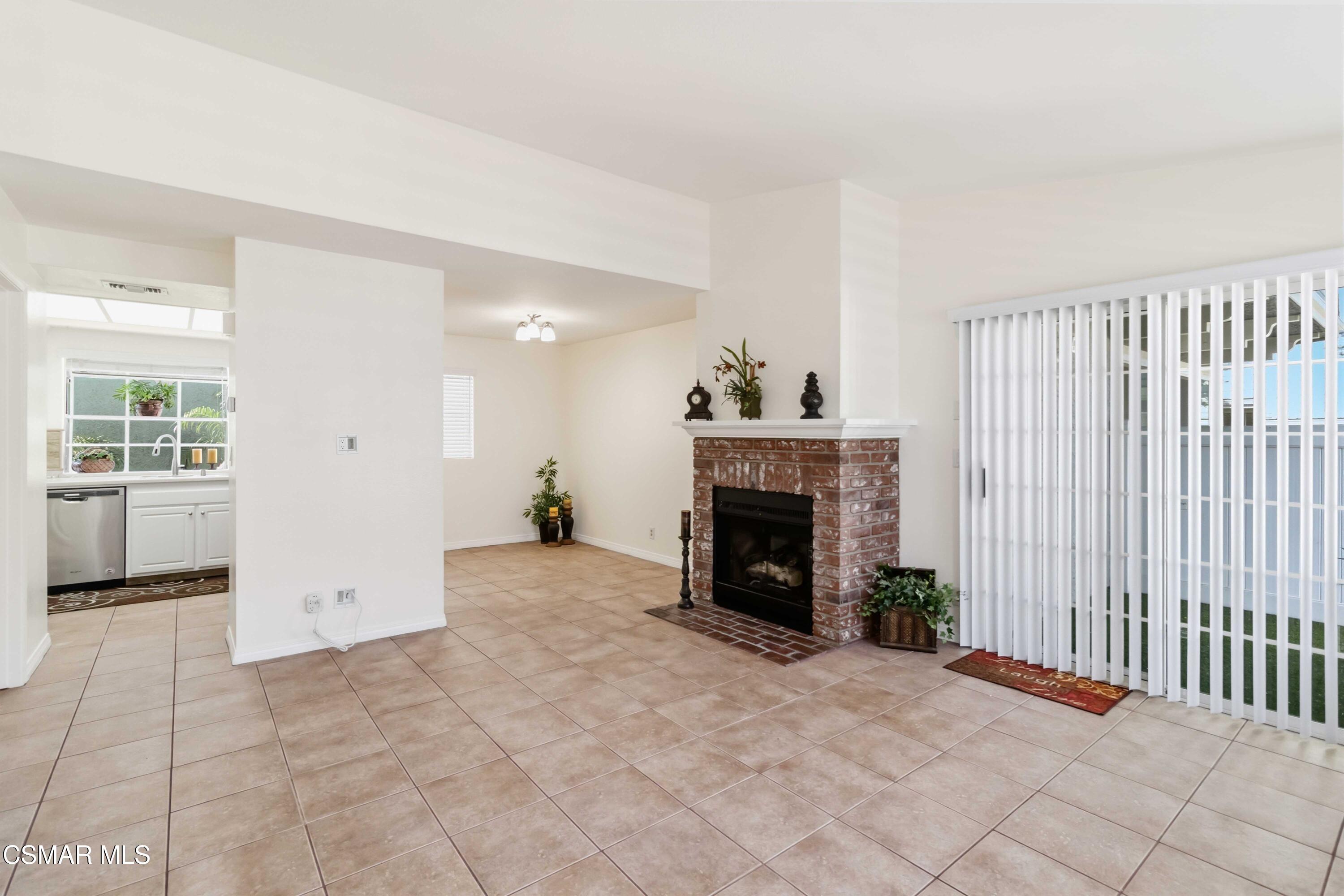 1962 Rory Lane, Unit 1 Simi Valley, CA 93063 - Photo 5 of 42 007