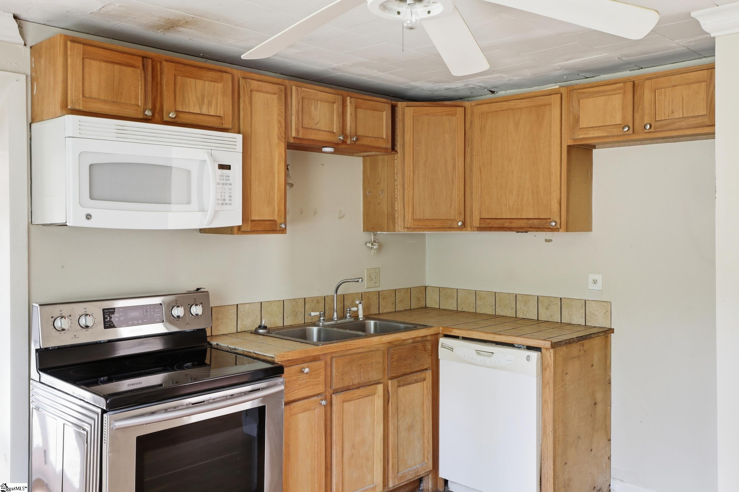 231 State Rd S-42-2985 Landrum, SC 29356 - Photo 7 of 30