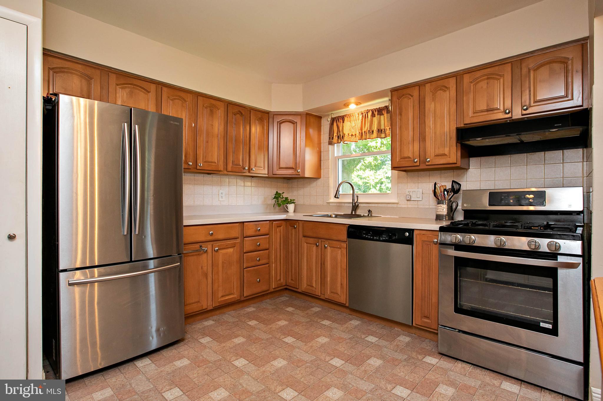 30 Clark Drive Barrington, NJ 08007 - Photo 8 of 34