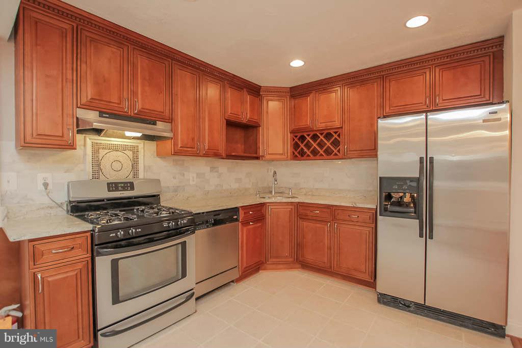 6101 Pinto Place Springfield, VA 22150 - Photo 2 of 30 Kitchen